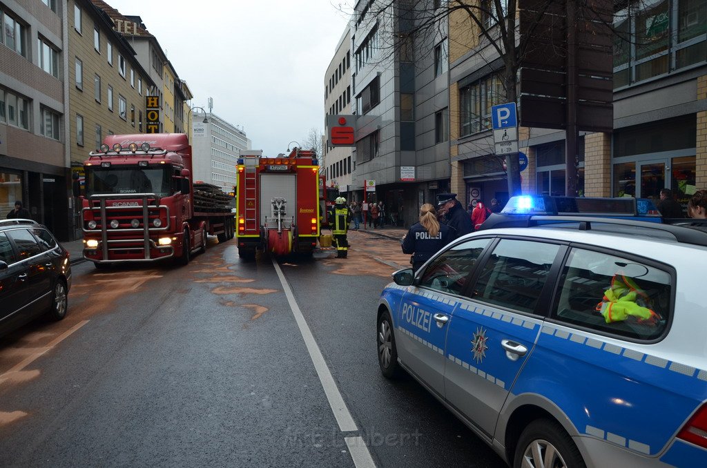 Stadtbus fing Feuer Koeln Muelheim Frankfurterstr Wiener Platz P292.JPG